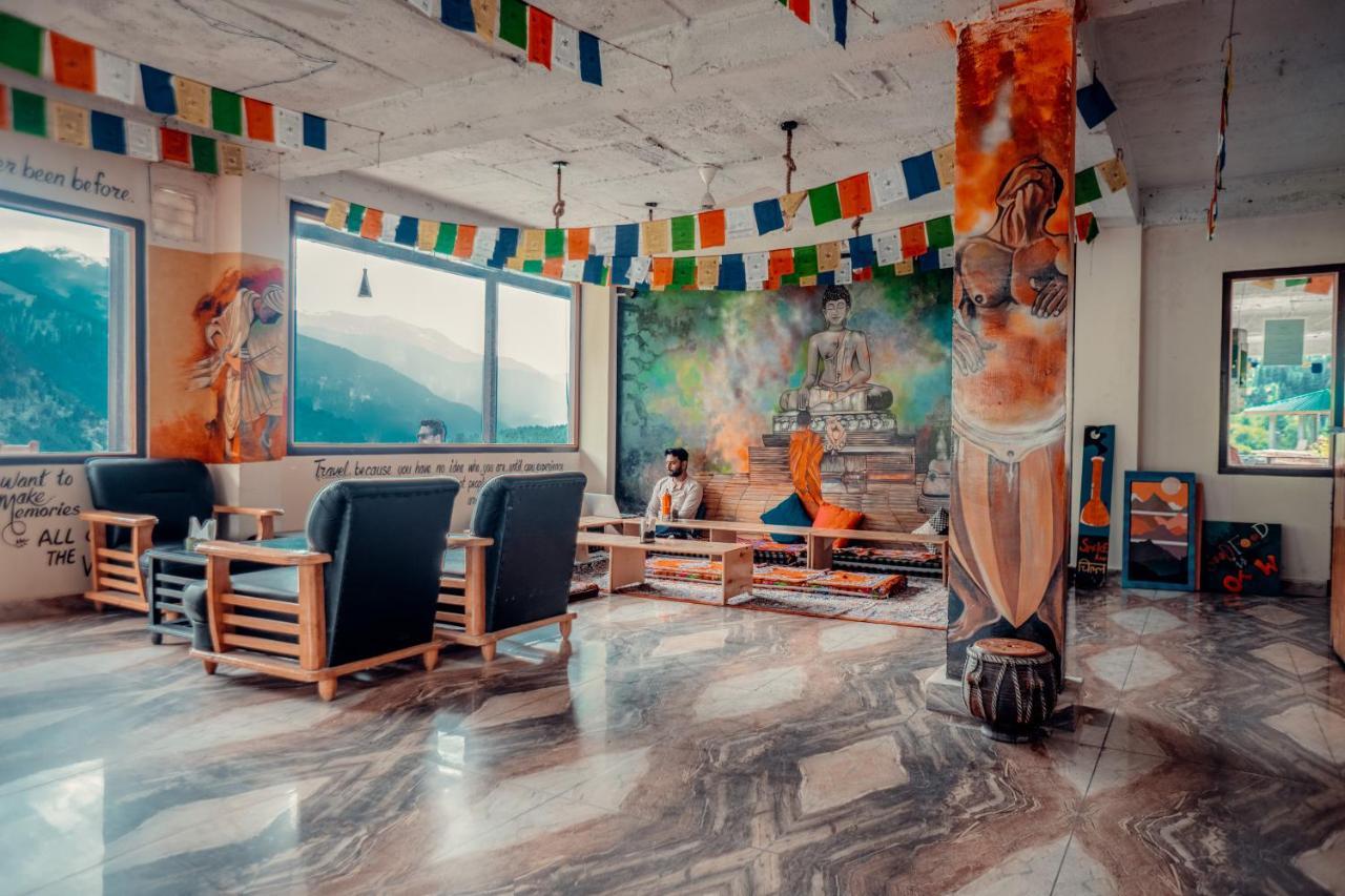 Cafe Monkbase- Food And Stay - Manali (Himachal Pradesh) — Photos 3