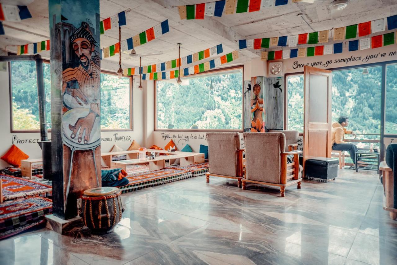 Cafe Monkbase- Food And Stay - Manali (Himachal Pradesh) — Photos 2